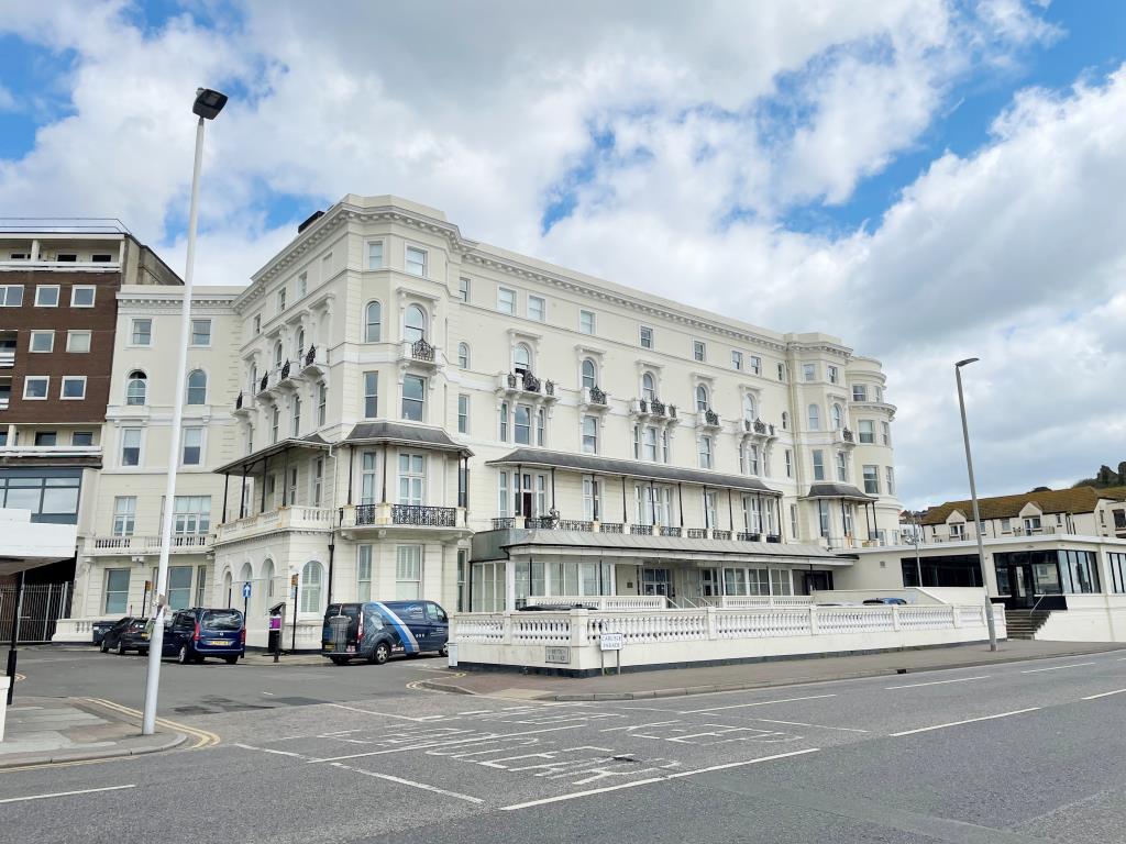 Lot: 176 - SUBSTANTIAL FREEHOLD INVESTMENT - TO BE OFFERED THURSDAY 3RD OCTOBER 2024 - Substantial seafront building